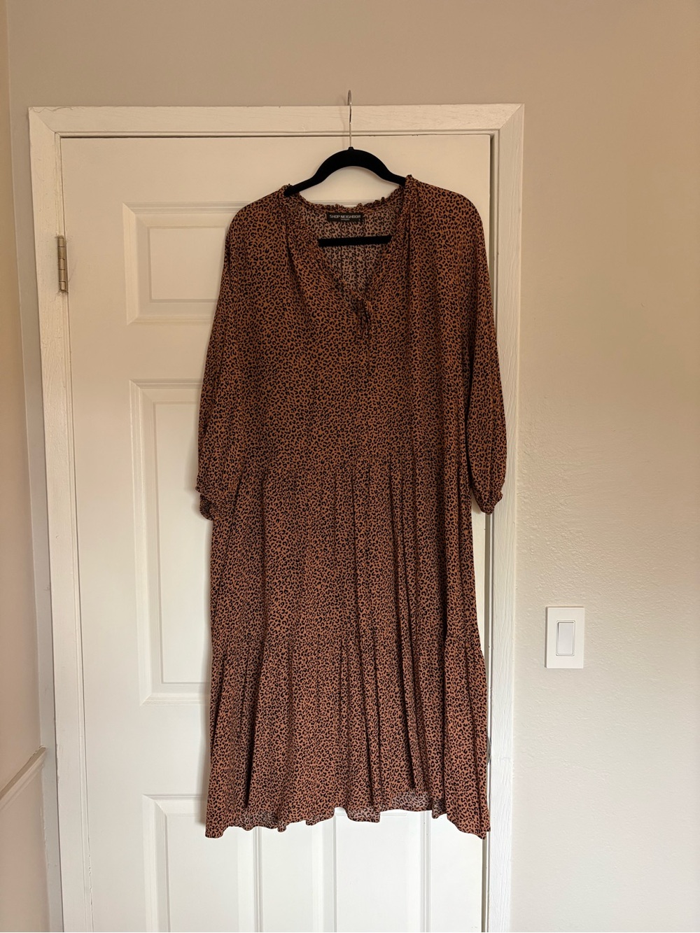 Leopard print Midi Dress with Tie v-neck and Three-Quarter Sleeves